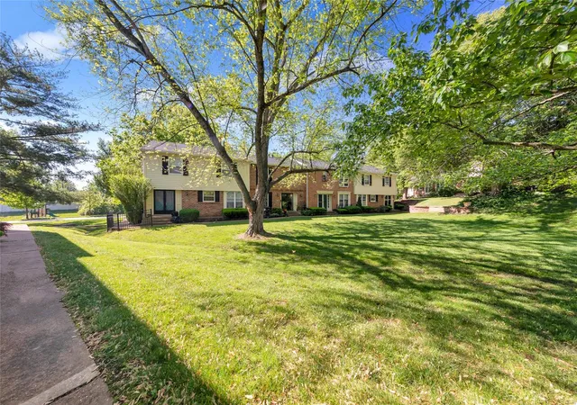 Photo 3 of Townhouse for sale at 13355 Land O Woods Dr, Saint Louis, MO 63141 | MLS# 25021618 | Listing updated on 2025-04-13