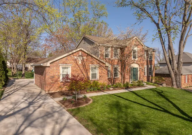 Photo 3 of Single family home for sale at 215 Copperwood Trl, Saint Charles, MO 63304 | MLS# 25021684 | Listing updated on 2025-04-09