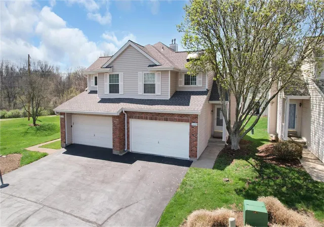 Photo 2 of Townhouse for sale at 2009 King Arthur Ct, Saint Louis, MO 63146 | MLS# 25021719 | Listing updated on 2025-04-08