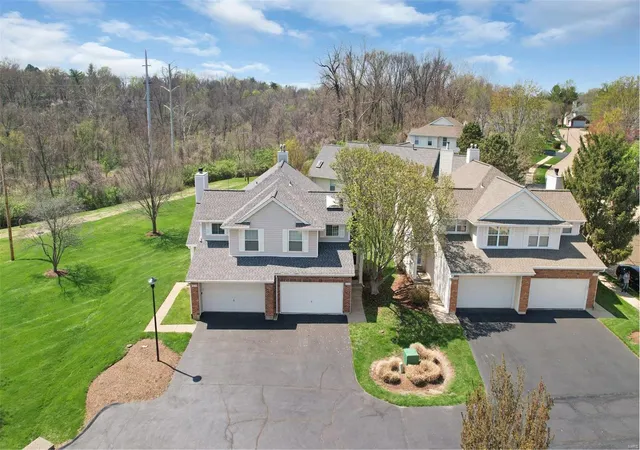 Photo 3 of Townhouse for sale at 2009 King Arthur Ct, Saint Louis, MO 63146 | MLS# 25021719 | Listing updated on 2025-04-08