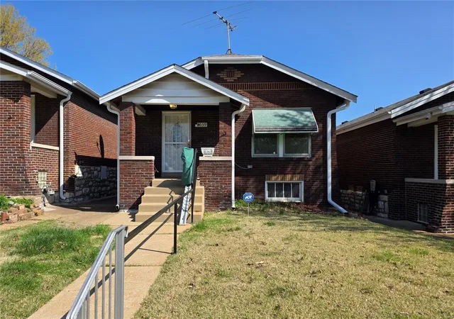 Photo 1 of Single family home for sale at 4039 Mcdonald Ave, Saint Louis, MO 63116 | MLS# 25021742 | Listing updated on 2025-04-08