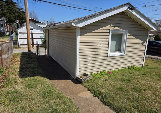 Photo 2 of Single family home for sale at 4039 Mcdonald Ave, Saint Louis, MO 63116 | MLS# 25021742 | Listing updated on 2025-04-08
