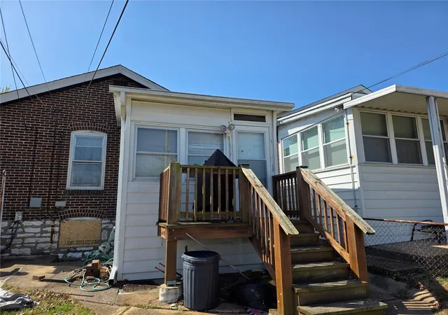 Photo 3 of Single family home for sale at 4039 Mcdonald Ave, Saint Louis, MO 63116 | MLS# 25021742 | Listing updated on 2025-04-08