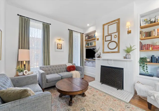 Photo 3 of Single family home for sale at 3016 Salena St, Saint Louis, MO 63118 | MLS# 25021792 | Listing updated on 2025-04-09