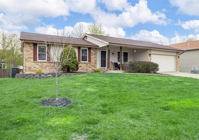 Photo 2 of Single family home for sale at 807 S Yosemite Ct, Saint Peters, MO 63376 | MLS# 25021804 | Listing updated on 2025-04-11