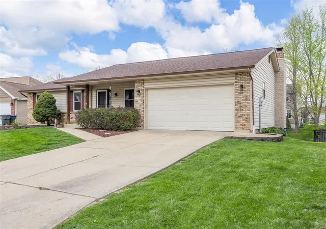 Photo 3 of Single family home for sale at 807 S Yosemite Ct, Saint Peters, MO 63376 | MLS# 25021804 | Listing updated on 2025-04-11