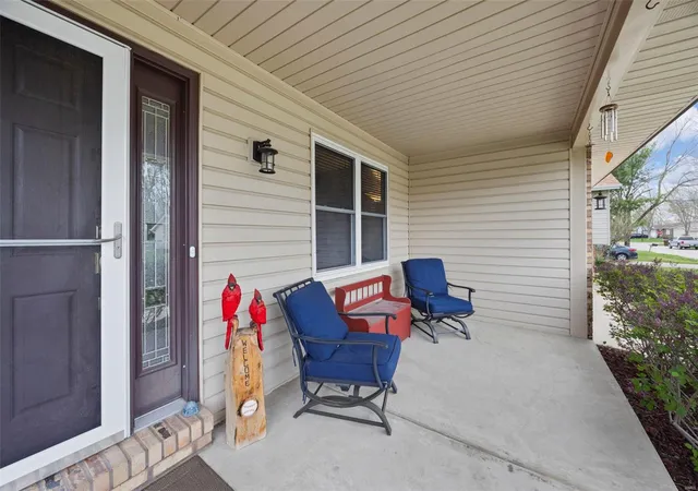Photo 4 of Single family home for sale at 807 S Yosemite Ct, Saint Peters, MO 63376 | MLS# 25021804 | Listing updated on 2025-04-11