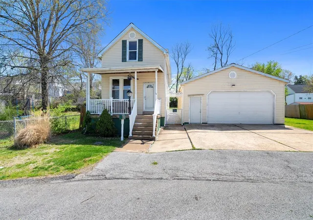 Photo 2 of Single family home for sale at 9440 Kirchner Ave, Saint Louis, MO 63125 | MLS# 25021816 | Listing updated on 2025-04-11