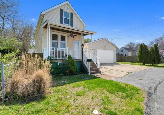 Photo 3 of Single family home for sale at 9440 Kirchner Ave, Saint Louis, MO 63125 | MLS# 25021816 | Listing updated on 2025-04-11