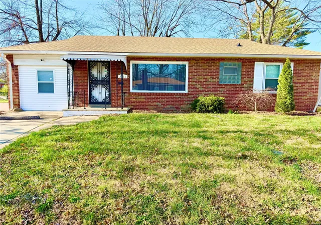 Photo 2 of Single family home for sale at 7008 Rohn Dr, Saint Louis, MO 63121 | MLS# 25021840 | Listing updated on 2025-04-09