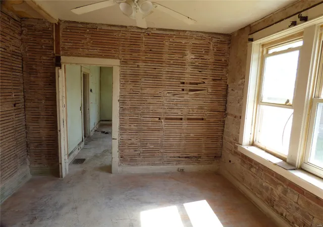 Photo 4 of Single family home for sale at 5086 Arlington Ave, Saint Louis, MO 63120 | MLS# 25021888 | Listing updated on 2025-04-08