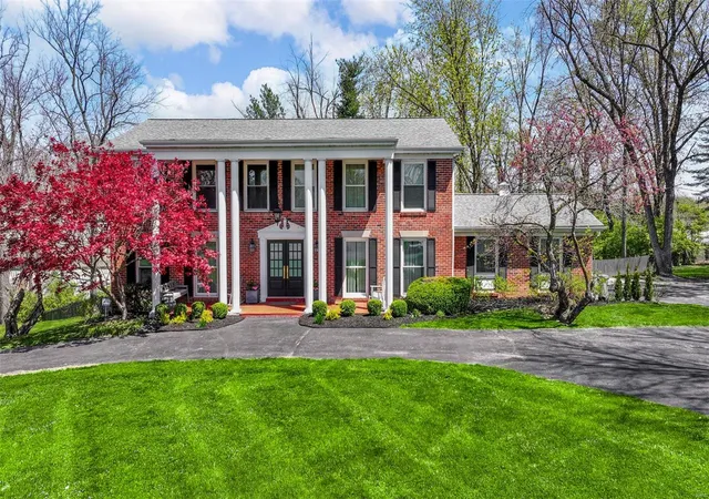 Photo 1 of Single family home for sale at 1304 Brynnwood Dr, Saint Louis, MO 63124 | MLS# 25021891 | Listing updated on 2025-04-17