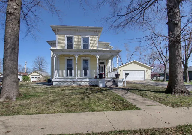 Photo 1 of Single family home for sale at 533 W Commercial St, Kahoka, MO 63445 | MLS# 25021899 | Listing updated on 2025-04-08