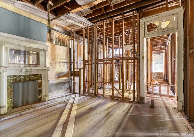 Photo 3 of Single family home for sale at 2300 Saint Louis Ave, Saint Louis, MO 63106 | MLS# 25021909 | Listing updated on 2025-04-09