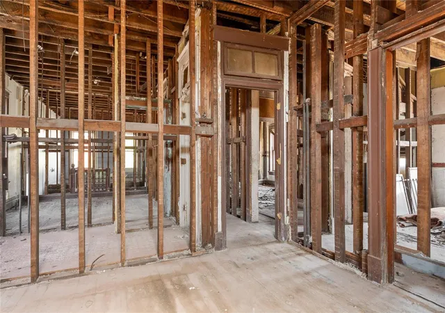 Photo 4 of Single family home for sale at 2300 Saint Louis Ave, Saint Louis, MO 63106 | MLS# 25021909 | Listing updated on 2025-04-09