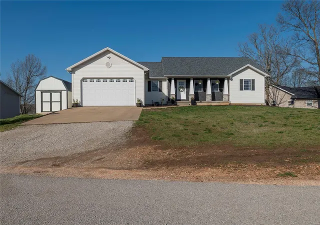 Photo 2 of Single family home for sale at 20258 Hyatt Ln, Saint Robert, MO 65584 | MLS# 25021918 | Listing updated on 2025-04-09
