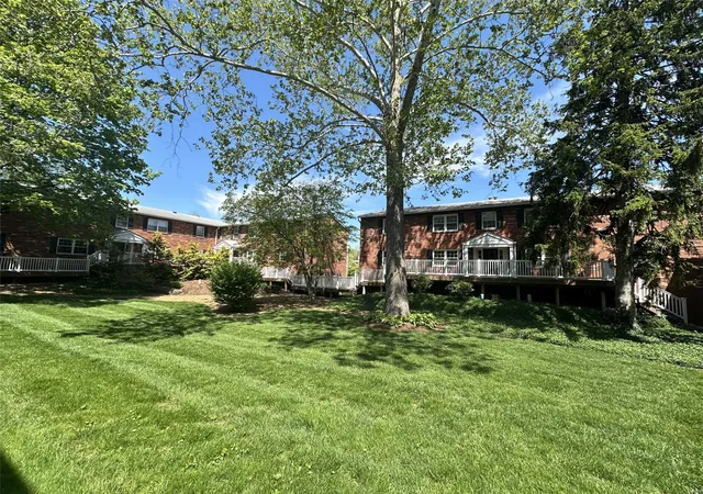 Townhouse for sale at 1041 N Clay Ave, Saint Louis, MO 63122 | MLS# 25021922