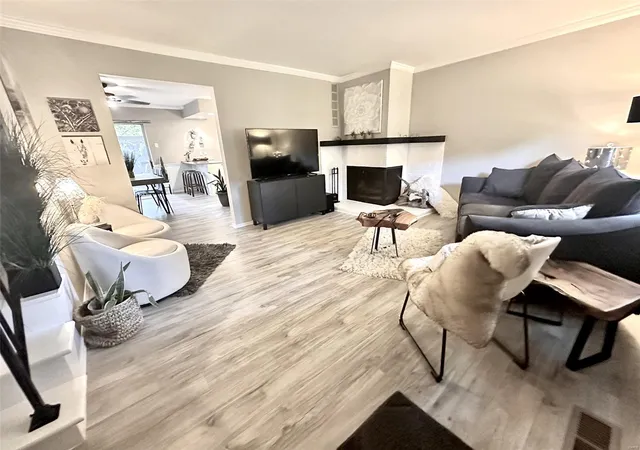 Photo 3 of Townhouse for sale at 1041 N Clay Ave, Saint Louis, MO 63122 | MLS# 25021922 | Listing updated on 2025-04-10
