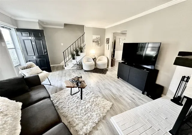 Photo 4 of Townhouse for sale at 1041 N Clay Ave, Saint Louis, MO 63122 | MLS# 25021922 | Listing updated on 2025-04-10