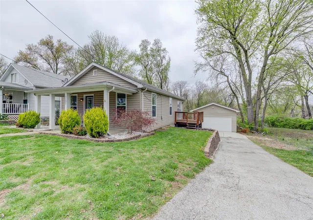Photo 2 of Single family home for sale at 1121 Hall St, Saint Charles, MO 63301 | MLS# 25021951 | Listing updated on 2025-04-12