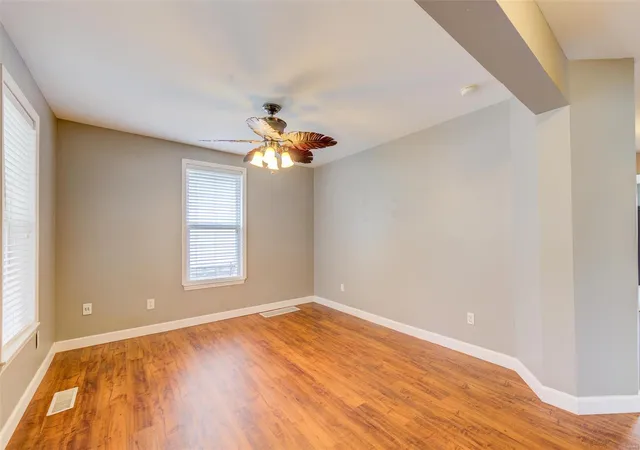 Photo 3 of Single family home for sale at 1121 Hall St, Saint Charles, MO 63301 | MLS# 25021951 | Listing updated on 2025-04-12