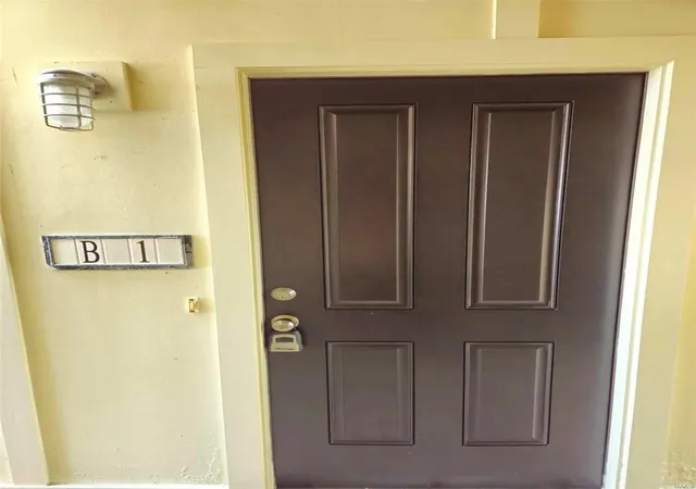 Listing Photo 2 - Condo for sale in building located at 3424 Hiram St, St. Charles, MO 63301