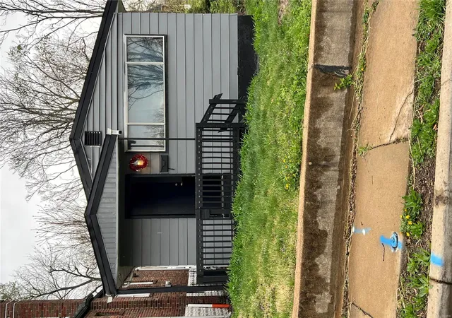 Photo 1 of Single family home for sale at 4211 Ravenwood Ave, Saint Louis, MO 63121 | MLS# 25021999 | Listing updated on 2025-04-09