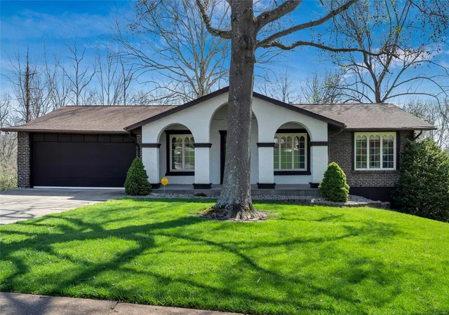 Photo 1 of Single family home for sale at 5010 Barbagallo Dr, Saint Louis, MO 63129 | MLS# 25022024 | Listing updated on 2025-04-10