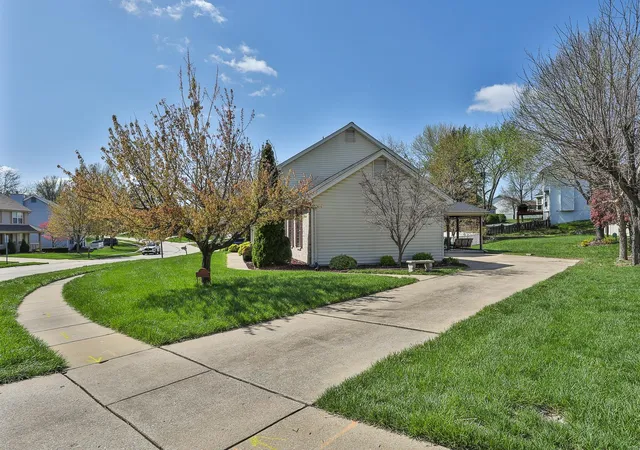 Photo 2 of Single family home for sale at 2951 Diekamp Farm Trl, Saint Charles, MO 63303 | MLS# 25022040 | Listing updated on 2025-04-09