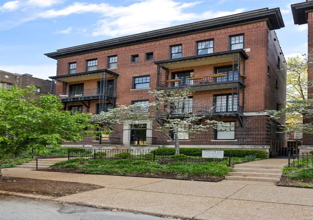 Townhouse for sale at 4943 Laclede Ave #3W, Saint Louis, MO 63108 | MLS# 25022111