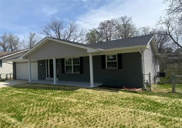 Photo 2 of Single family home for sale at 3118 Flintlock, Saint Charles, MO 63301 | MLS# 25022112 | Listing updated on 2025-04-09