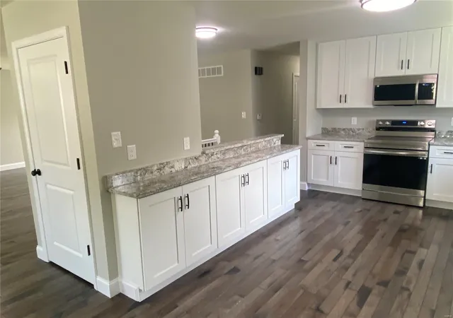 Photo 3 of Single family home for sale at 3118 Flintlock, Saint Charles, MO 63301 | MLS# 25022112 | Listing updated on 2025-04-09