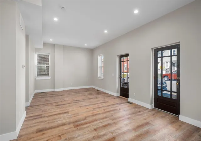Photo 3 of Single family home for sale at 6800 Minnesota Ave, Saint Louis, MO 63111 | MLS# 25022126 | Listing updated on 2025-04-11