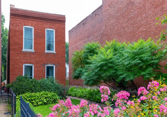 Townhouse for sale at 1438 S 18th Street, Saint Louis, MO 63104 | MLS# 25022145