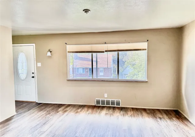 Photo 2 of Single family home for sale at 4100 Ammann Ln, Saint Louis, MO 63121 | MLS# 25022151 | Listing updated on 2025-04-10