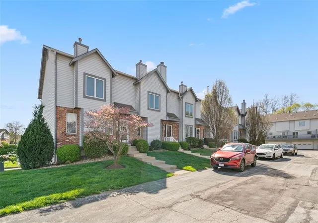 Photo 2 of Townhouse for sale at 3801 Sherman Park Dr #8G, Saint Charles, MO 63303 | MLS# 25022153 | Listing updated on 2025-05-12