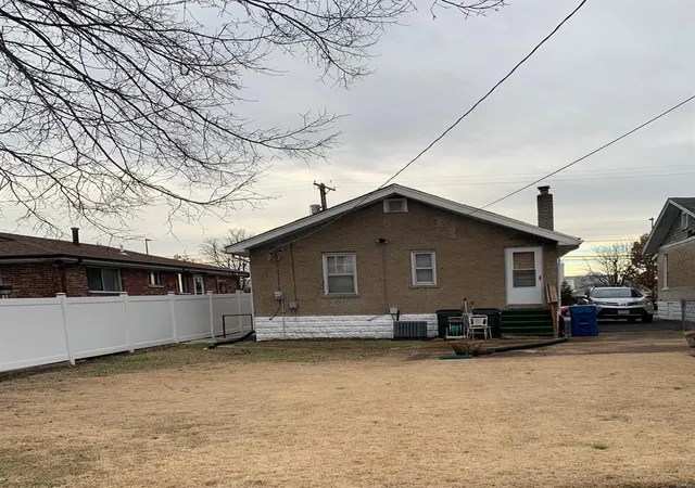 Photo 2 of Single family home for sale at 7921 W Bruno Ave, Saint Louis, MO 63117 | MLS# 25022162 | Listing updated on 2025-04-09