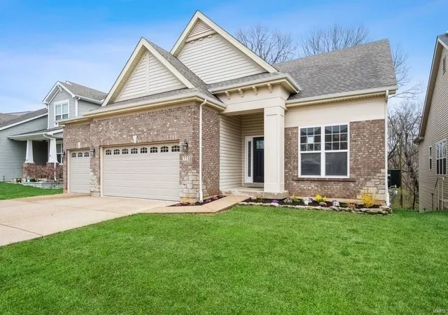 Photo 2 of Single family home for sale at 2238 Bay Tree Dr, Saint Peters, MO 63376 | MLS# 25022164 | Listing updated on 2025-04-09