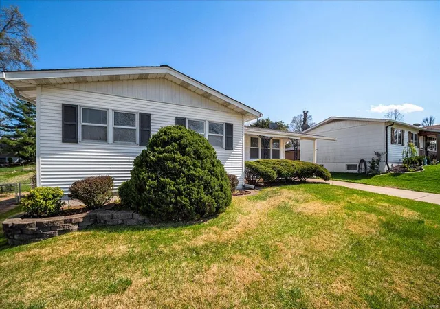 Photo 3 of Single family home for sale at 10924 Arctic Dr, Saint Louis, MO 63123 | MLS# 25022185 | Listing updated on 2025-04-10