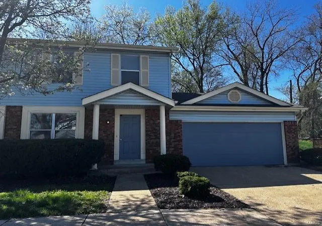 Photo 2 of Townhouse for sale at 1325 Summergate Pkwy, Saint Charles, MO 63303 | MLS# 25022226 | Listing updated on 2025-04-10