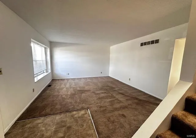 Photo 3 of Townhouse for sale at 1325 Summergate Pkwy, Saint Charles, MO 63303 | MLS# 25022226 | Listing updated on 2025-04-10