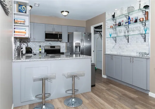 Photo 2 of Townhouse for sale at 833 Dumont Pl, Saint Louis, MO 63125 | MLS# 25022237 | Listing updated on 2025-04-09