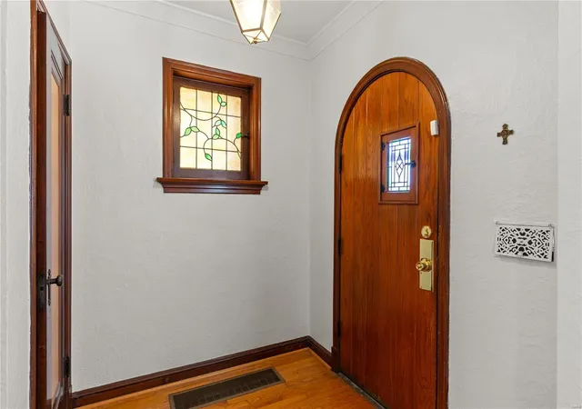 Photo 3 of Single family home for sale at 5257 Oleatha Ave, Saint Louis, MO 63139 | MLS# 25022242 | Listing updated on 2025-04-11