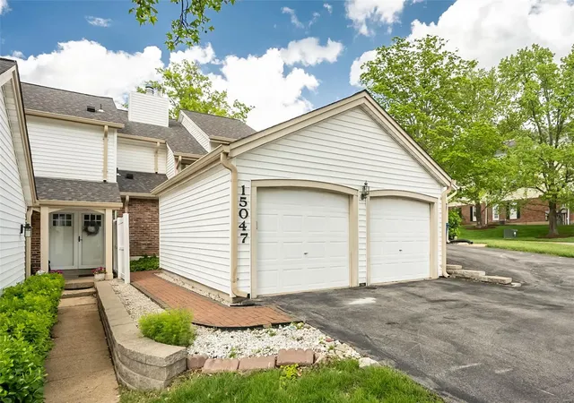 Townhouse for sale at 15047 Green Cir Dr, Chesterfield, MO 63017 | MLS# 25022250