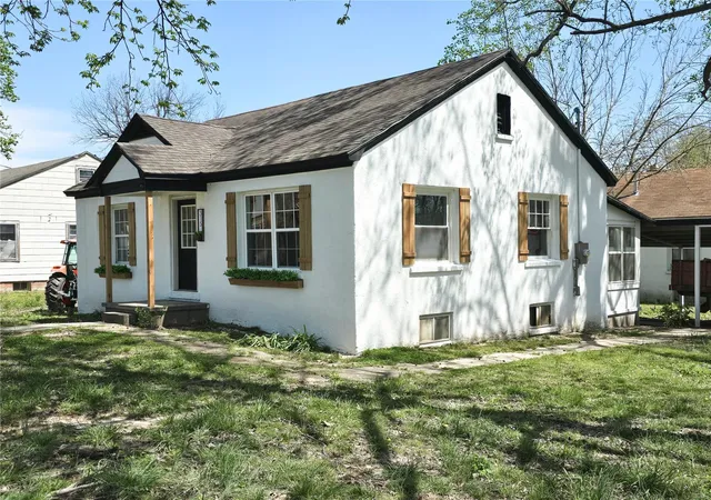 Photo 2 of Single family home for sale at 315 S Park Ln, Dexter, MO 63841 | MLS# 25022289 | Listing updated on 2025-04-10