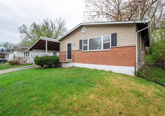 Photo 2 of Single family home for sale at 10137 Green Valley Dr, Saint Louis, MO 63136 | MLS# 25022307 | Listing updated on 2025-04-10