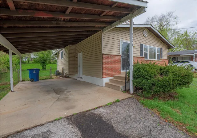 Photo 3 of Single family home for sale at 10137 Green Valley Dr, Saint Louis, MO 63136 | MLS# 25022307 | Listing updated on 2025-04-10