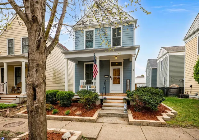 Photo 1 of Single family home for sale at 3208 S Mester St, Saint Charles, MO 63301 | MLS# 25022349 | Listing updated on 2025-04-10