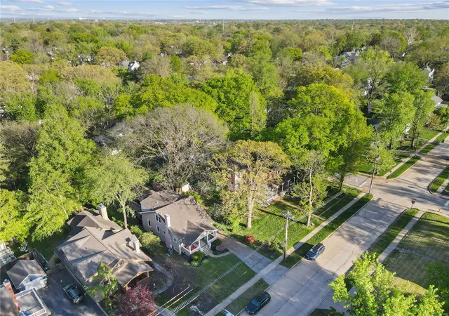 Photo 2 of Single family home for sale at 154 S Maple Ave, Saint Louis, MO 63119 | MLS# 25022353 | Listing updated on 2025-04-25