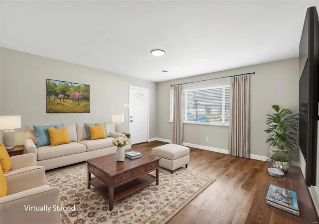 Photo 3 of Single family home for sale at 9738 Traverse Ln, Saint Louis, MO 63134 | MLS# 25022377 | Listing updated on 2025-04-10